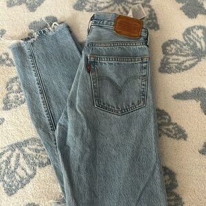 Women’s Levis Jeans
